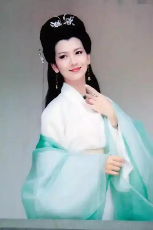 白娘子(民间传说《白蛇传》中人物)_尚可名片