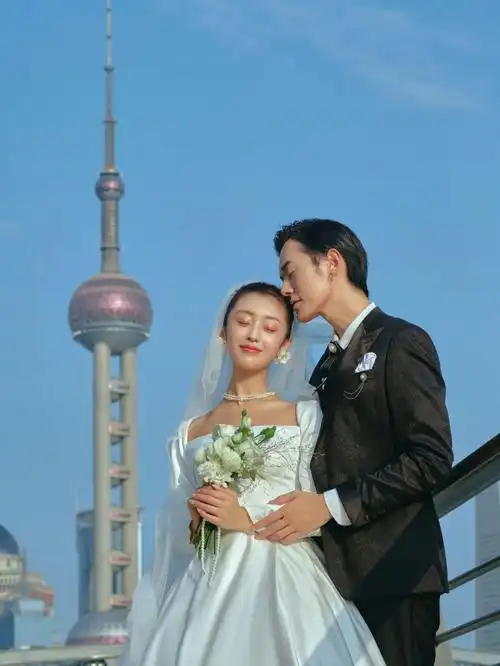 上海婚纱照丨被东方明珠见证的爱情
