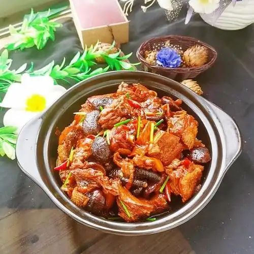 香菇烧鸡,喷香入味,好吃下饭