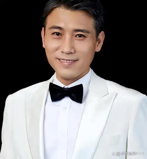 单眼皮,小眼睛,又老又土的他,凭啥这么火?