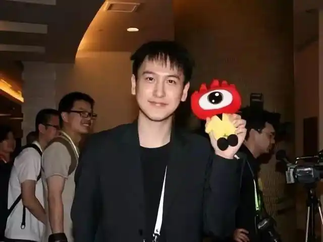 每套市值过亿,他轻松跻身百亿富豪|汤珈铖|汤君年|徐枫|汤臣_网易订阅