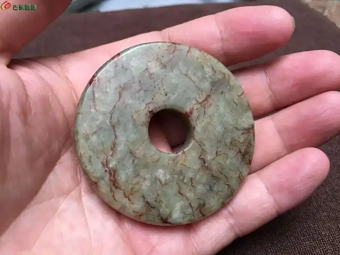 [欣赏] 【明代和田青玉牛毛纹沁色系璧】