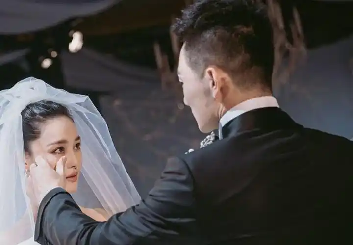 张馨予自曝被何捷气质吸引,布置求婚场景很久,推门瞬间很感动