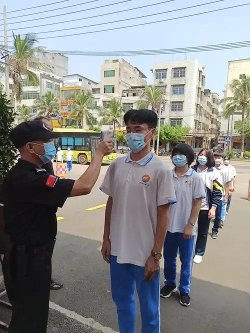 科学防疫 安全复课——海口市长流中学2020年秋季开学疫情防控应急