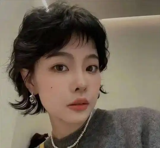 港风超短烫发发型,复古时髦又个性,太有女神气质了_纹理_女生_短发