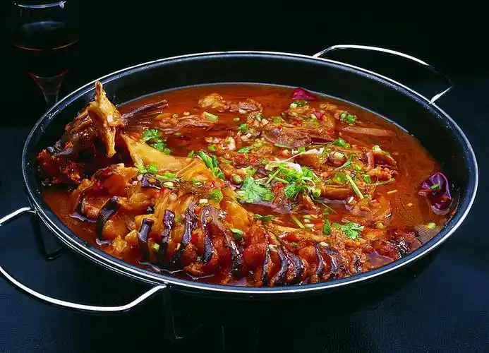 铁锅炖黑鱼:88元/例