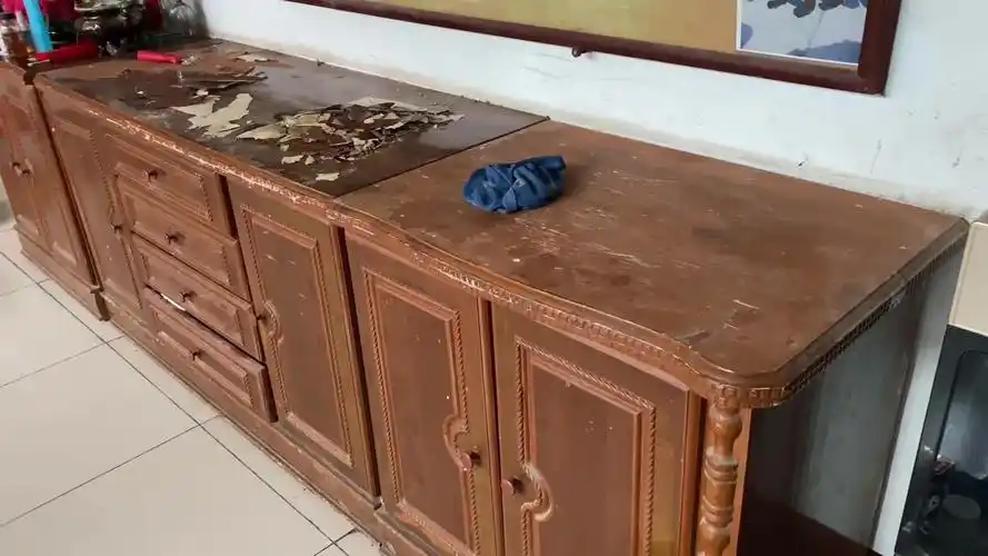 家里10多年的桌子翻新一下再用10年,操作很简单,结果很满意