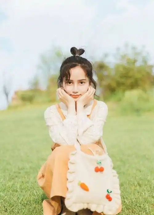 女生拍照不得不学的8个姿势简约不做作拍出各种美