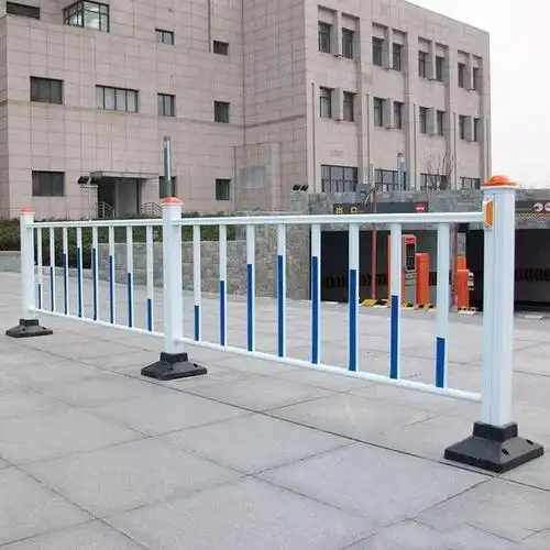 道路护栏 公路市政隔离栏杆 马路锌钢护栏围栏 交通设施城市防撞护栏
