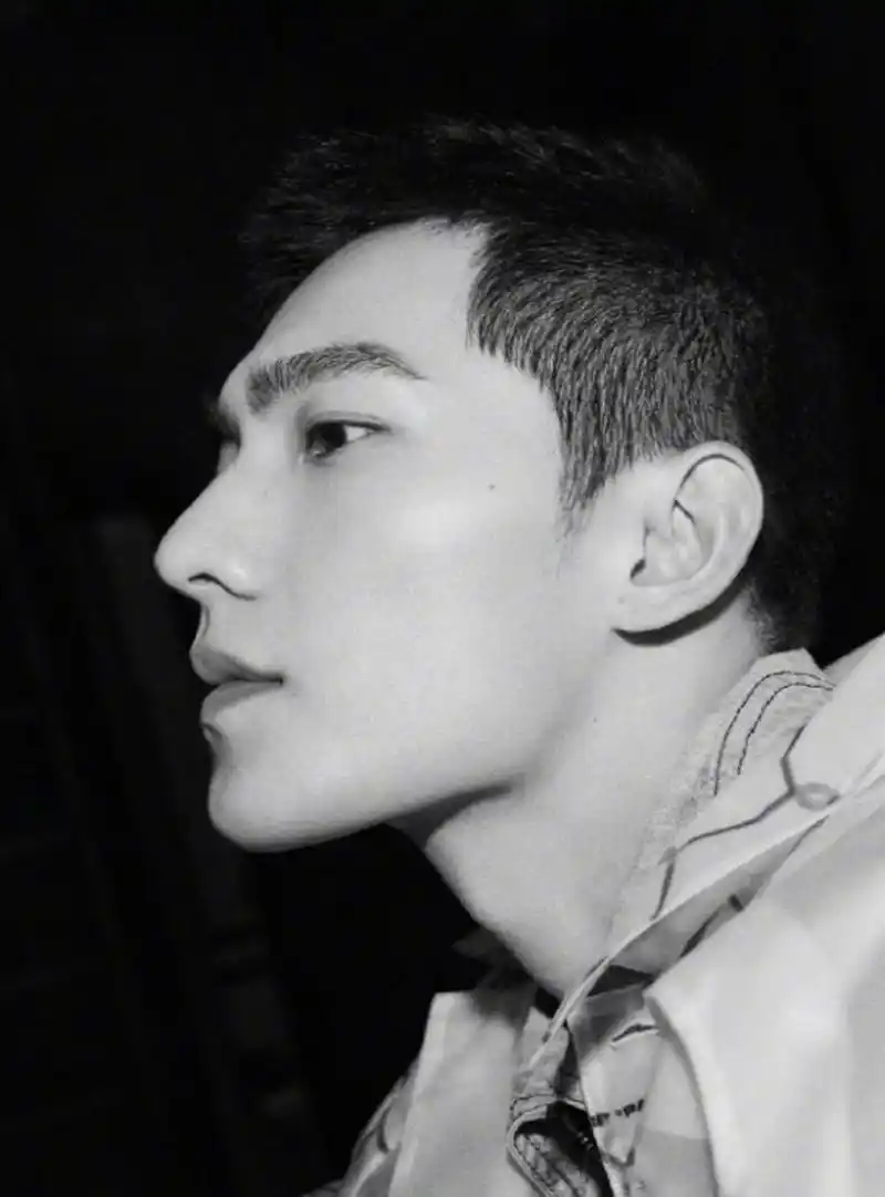 杨洋才是寸头天花板!