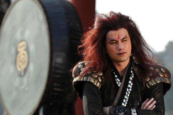 下面我们来说说魔尊重楼的扮演者黄志玮,1981年出生的他