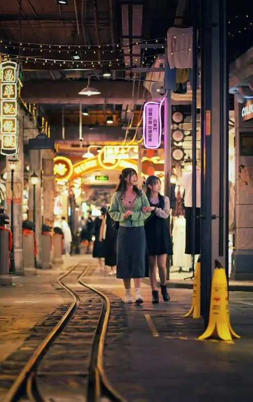 广州天河时尚地下商场街拍.