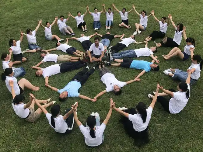 我们班的艺术造型集体照,美不美?