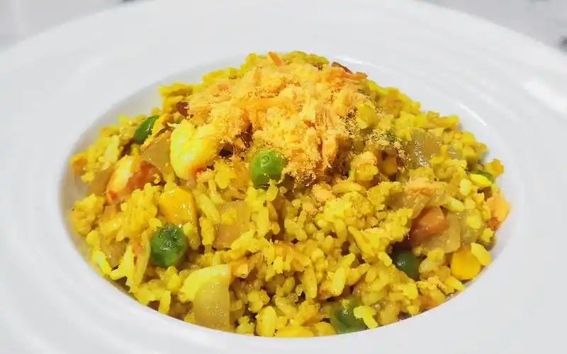 家里剩菜剩饭大变身!这碗粒粒分明的咖喱黄金炒饭你喜欢吗?