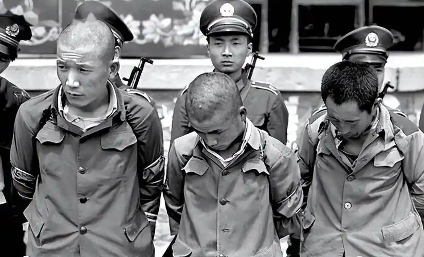 老法警回忆:行刑开枪时犯人回头质问,自己当场吓瘫休了个月的假_刑场