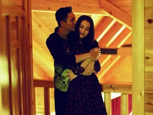 迪丽热巴跟张艺兴春晚对视一下就上热搜?她炒过的cp原来这么