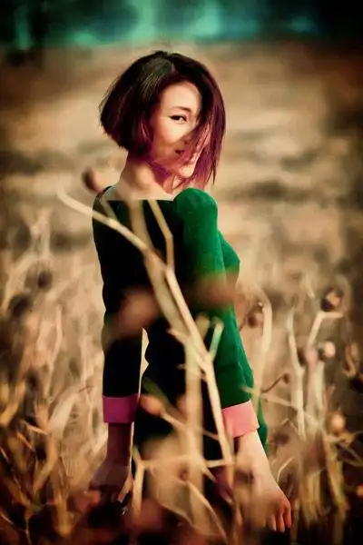 这首歌正是中国内地歌手黄琦雯的最新单曲《春天里》.