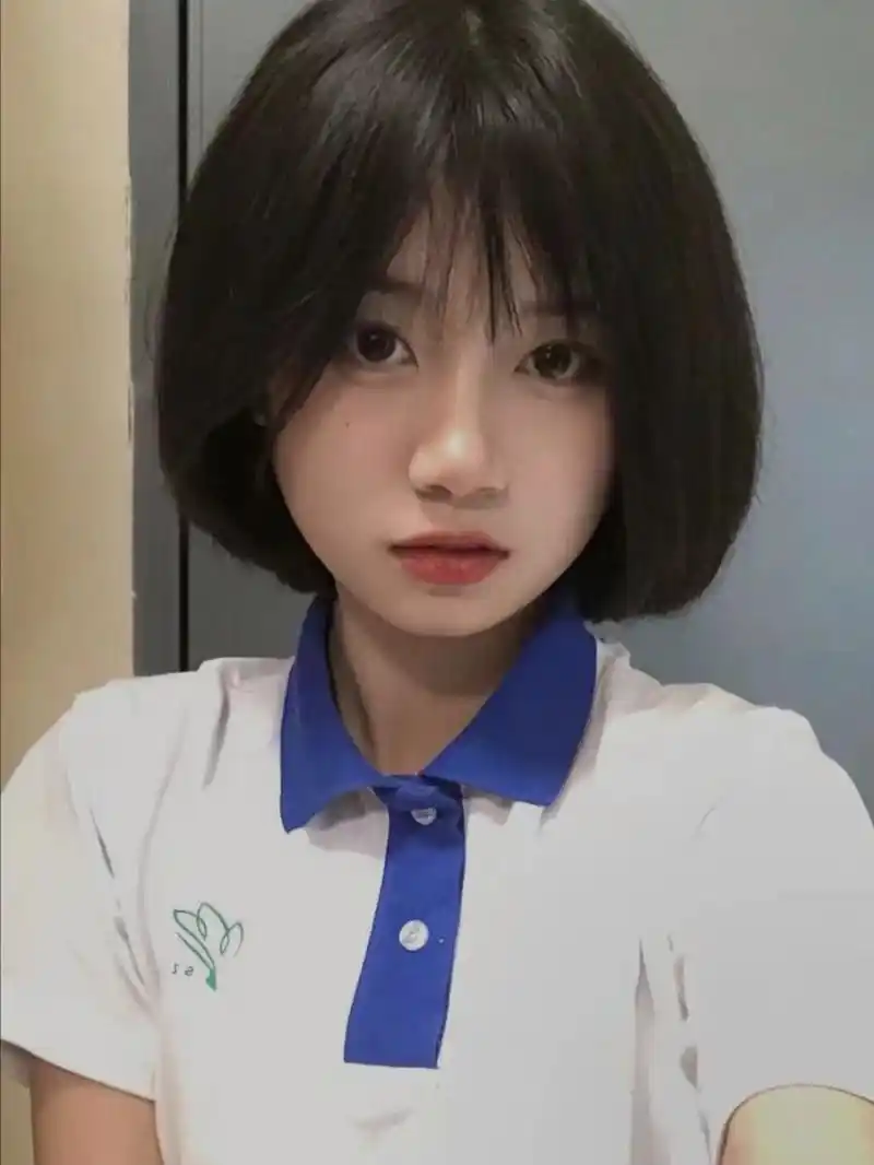 妹妹头"是一款干净清爽,简约的发型 "学生头","妹妹头"是一款干净清爽