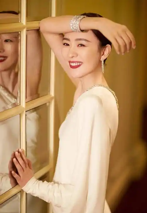 演员童瑶,好不容易离开张默,余生不会辜负大17岁富商_王冉_妈妈_杨烁