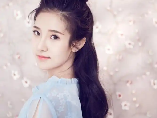 韩若言言言正在直播, 欢迎来看我的直播, 韩若言