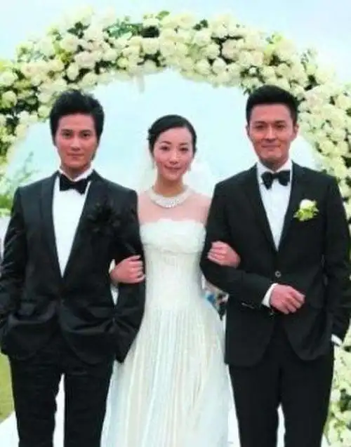 韩雪的老公万山个人简历强大的背景难道是老公给的