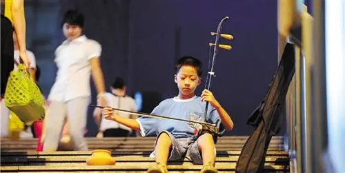 小学生拉二胡体验生活1小时赚217元图