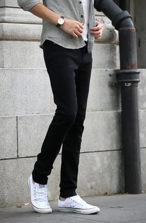 damas 也喜欢穿牛仔裤.