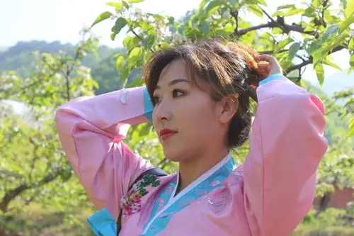 梨园朝鲜族彩衣女人们