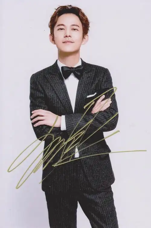 热销明星签名照_『冲冠』大陆明星快乐大本营何炅亲笔签名照片热门