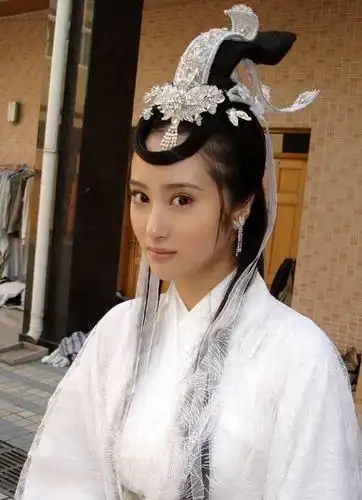 嫦 娥 (李欣汝饰)