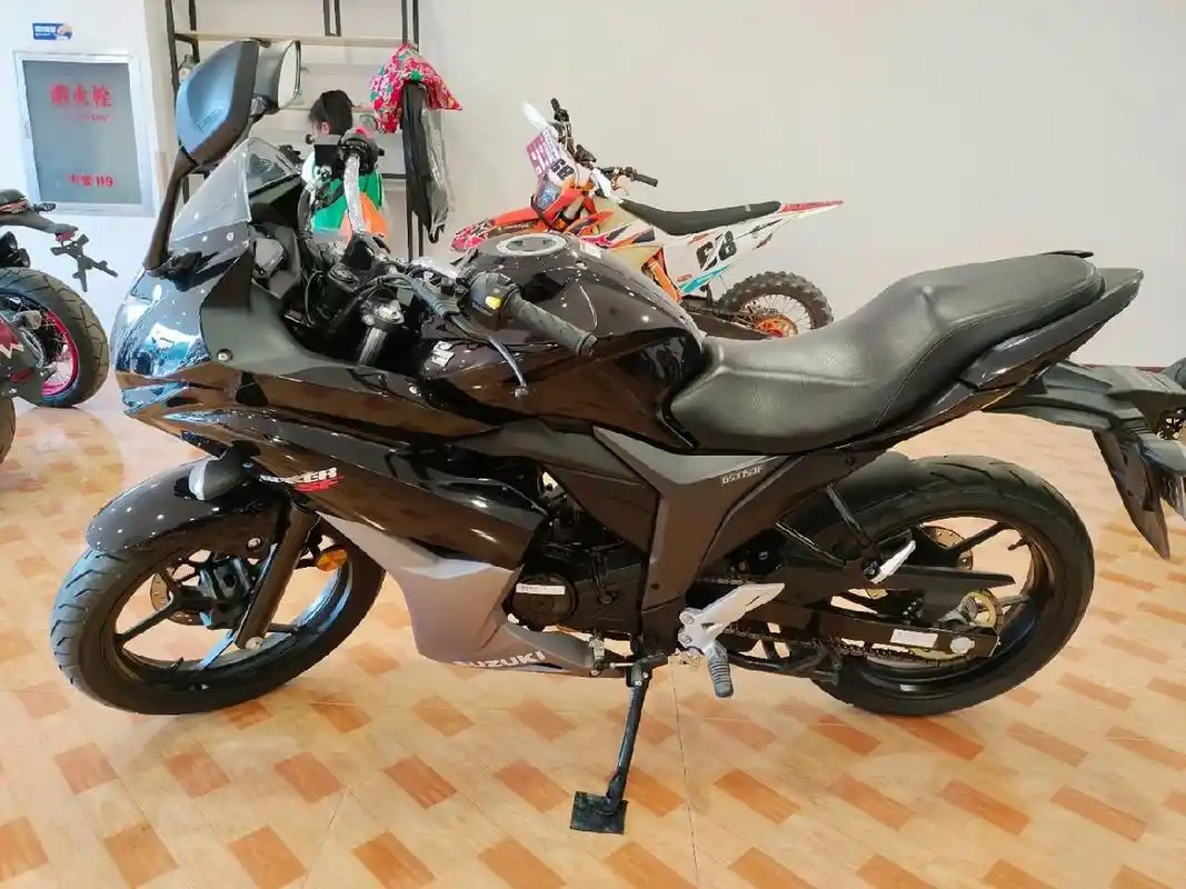 铃木极客飒155 20年铃木极客飒155,4000km,整车细节完美,看准下手速度