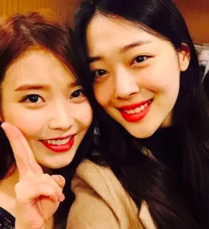 雪莉离世后iu首发文 亲吻雪莉亲笔遗作引粉丝泪崩