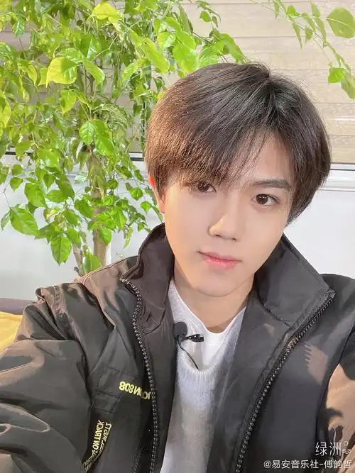 傅韵哲原际画戴了麦