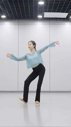 教你们一组简单的舞蹈造型穿上汉服更有感觉拍照爱好者必备哦