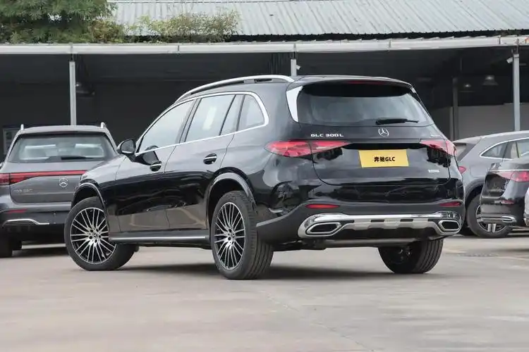 2024款奔驰glc上市,价格不变/增加中央安全气囊,售42.