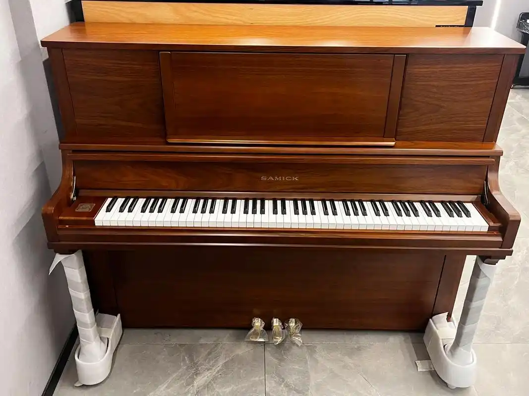 samick三益钢琴如何选购.16615音质优异:该钢琴采用云杉 - 抖音