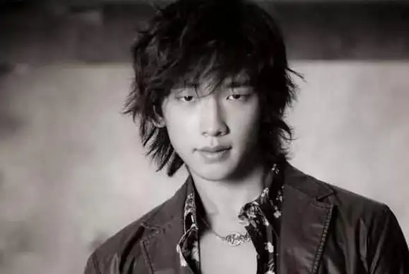 90年代过气歌手rain,抖音爆火圈粉00后:"啊,这该死的魅力.