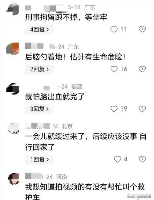 街头男子高鞭爆头女子倒地,然后冷漠离去,互殴现场?