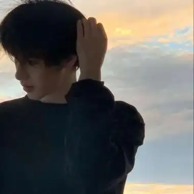 男生头像ins高级质感很帅气ins个性头像男简约图片