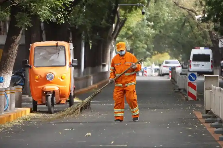 20年赚出百亿身价中国最强清洁工和他的扫街传奇