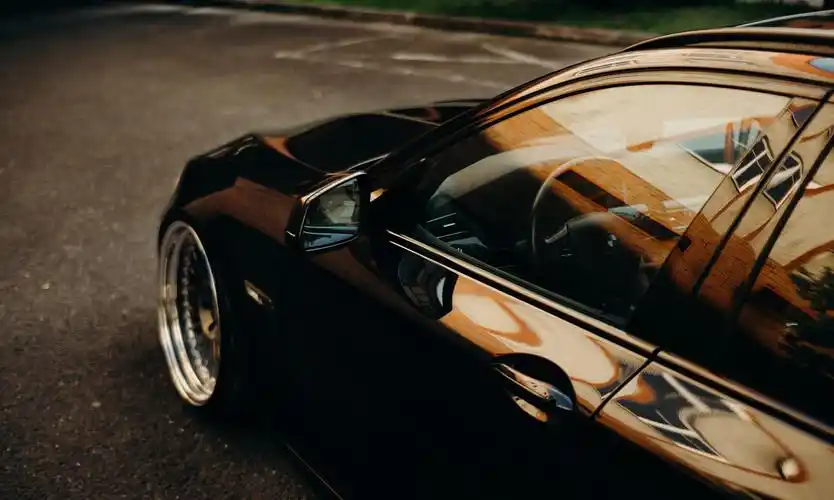 各位瓦罐情怀车迷赶紧看过来这辆低趴的宝马5系旅行版美翻了