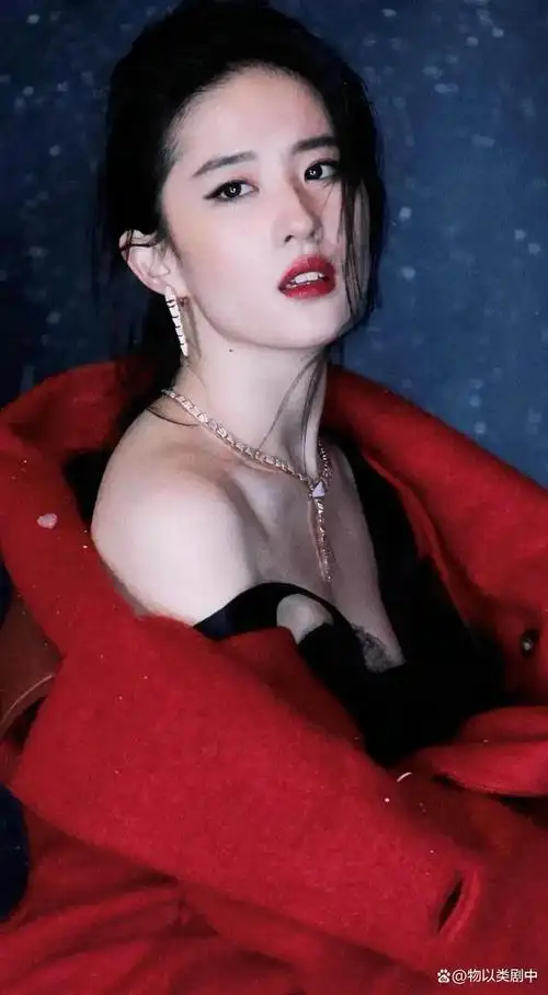 她的美,是一种超凡脱俗的美,让人一见倾心.