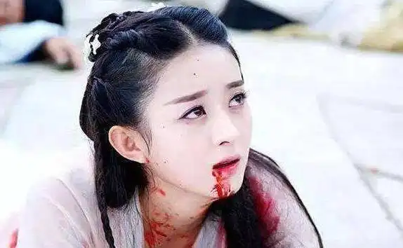 盘点女星受伤吐血镜头杨幂刘亦菲凄美杨紫赵丽颖惹人怜