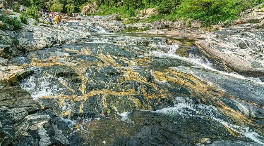 泰安彩石溪一日游