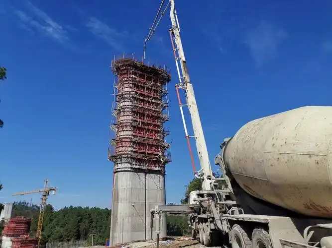 贵南天星寨特大桥墩身施工