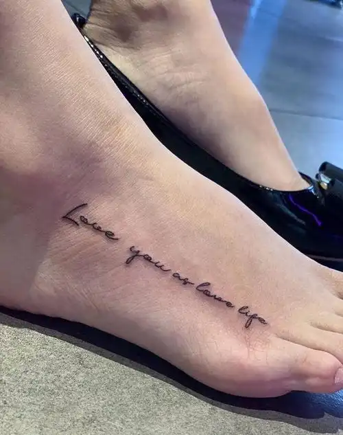 字母纹身图片_脚部纹身图案