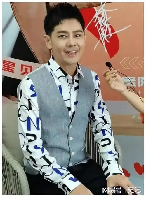 林志颖车祸事件后出席活动签字明显动作吃力面相被吐槽太显凶