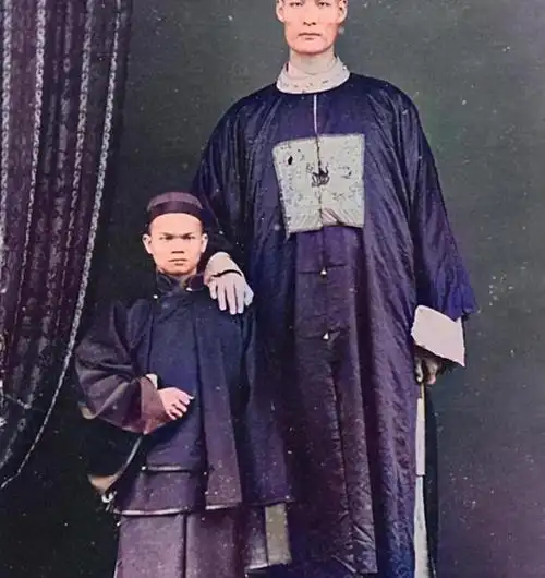 巨人詹世钗身高超姚明74厘米还娶英国妻子后代现状如何