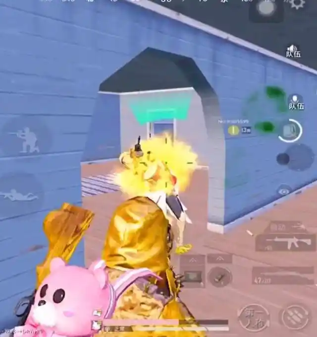 和平精英:柚米人机吸引敌人枪法,一不小心得到的物资比空投强