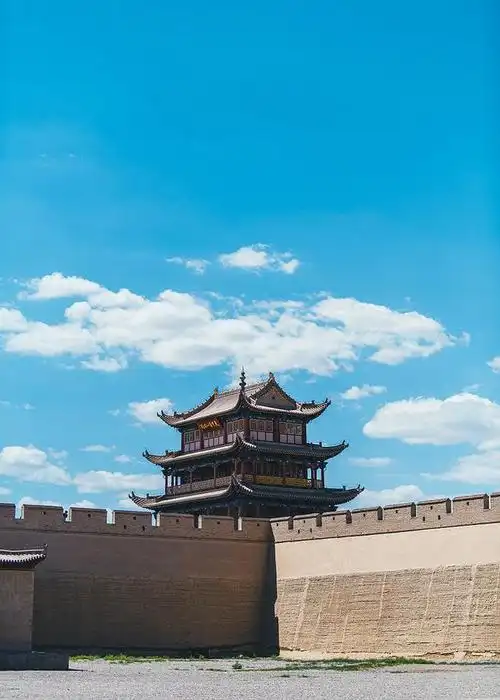 嘉峪关城楼是我国保存最完整,最为壮观的古代城楼之一